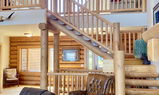 Watertown Casa | Beautiful Log House on Scenic Lake Kampeska Sleeps 15