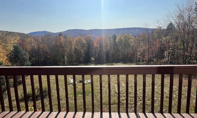 Pine Hill Cabina | Beautiful Log Ski Cabin w/Belleayre Mtn Views
