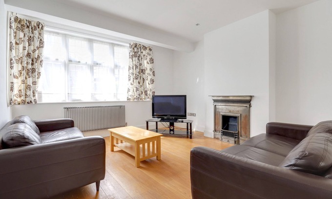 North Finchley Casa | Beautiful London home with easy access to London attractions