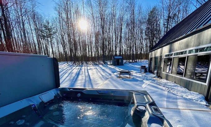 Great Barrington Casa | Beautiful, Lux & Modern Home with Hot Tub! (Sleeps 7)