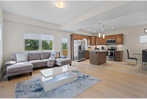 Niagara Falls Villa | Beautiful Luxe Villa