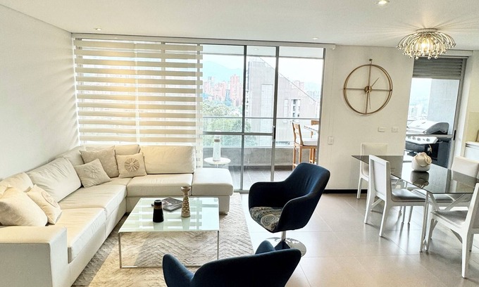 Laureles - Estadio Apartamento | Hermoso y lujoso apartamento suite que ofrece la estadía y ubicación de sus sueños