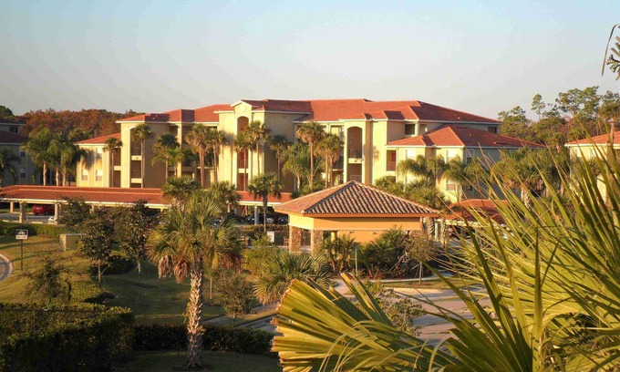 Naples Condominio | Hermoso, tranquilo Condo 2BR / 2BA con vistas a campo de golf