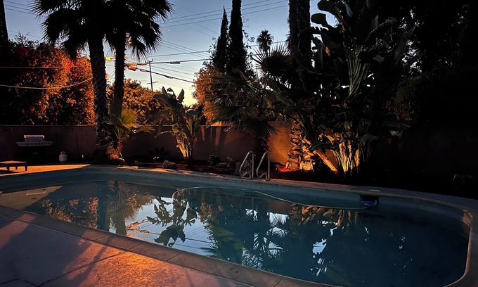 West Hills Casa | Beautiful Luxury Four bedroom Estates with the swimming pool and Barbeque /Prime