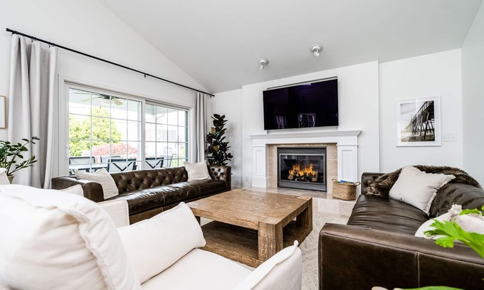 Saint Joseph Casa | Beautiful Luxury Home located at Island Pointe Marina! Just 1 mile to downtown!