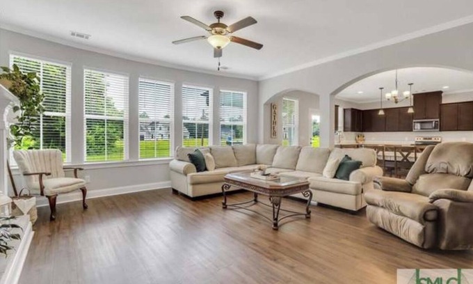 Eden Casa | Beautiful Luxury Home with a Country Twist/ Spacious home with Half an acre!