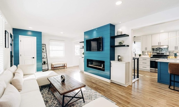 Cottage Grove Casa | Beautiful luxury 4BR/2BA recently renovated with open concept