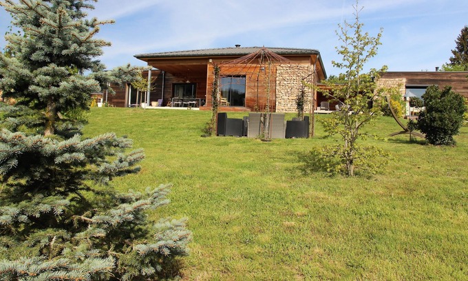 Vernoux-en-Vivarais Casa | hermosa casa moderna con marco de madera, en un nivel, tranquila