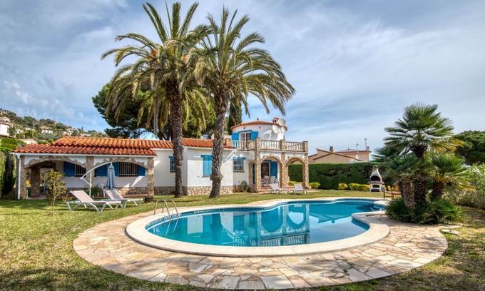 Calonge Chalet De Esquí | Bonita casa de estilo mediterraneo, climatizada