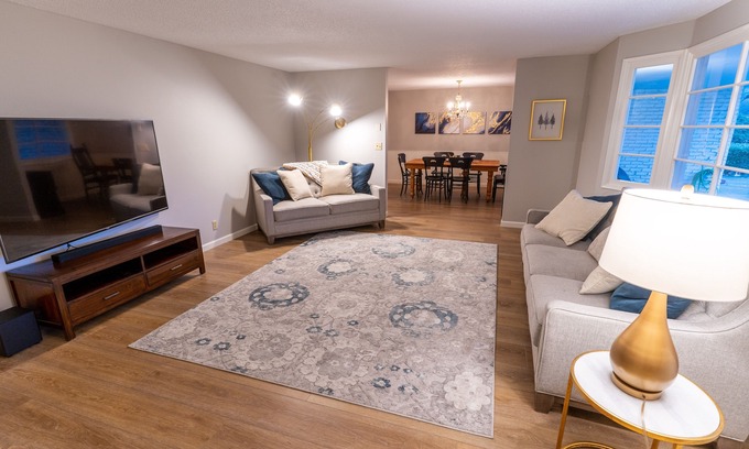 Cal Young Casa | Beautiful Midcentury modern 4 bedroom home