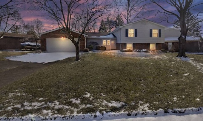 Middletown Casa | Beautiful Middletown Manor: Cozy 4 Bed / 3 Bath