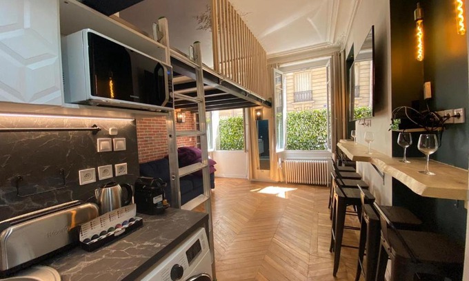 L'Europe Apartamento | Beautiful mini Loft near Saint-Lazare