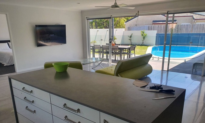 Ashmore Casa | Beautiful Modern and very quiet home and so close to every thing the Gold coast