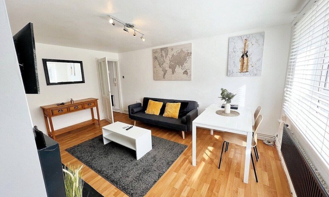 Broad Green Apartamento | Beautiful Modern Apt (Sleeps 5)