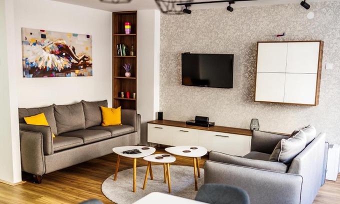 Medijana Apartamento | Beautiful modern apartment with Home office amenities