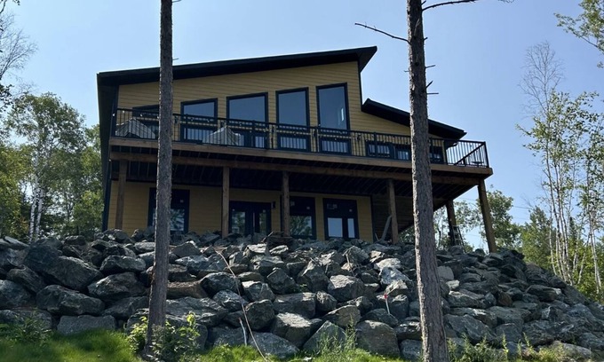 Sioux Narrows Nestor Falls Cabaña | Beautiful modern lake house with hot tub, lakefront.