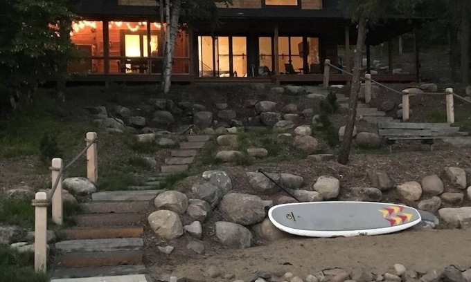 Crosslake Casa | Hermosa y moderna cabaña de nueva construcción en la tranquila bahía de Rush Lake