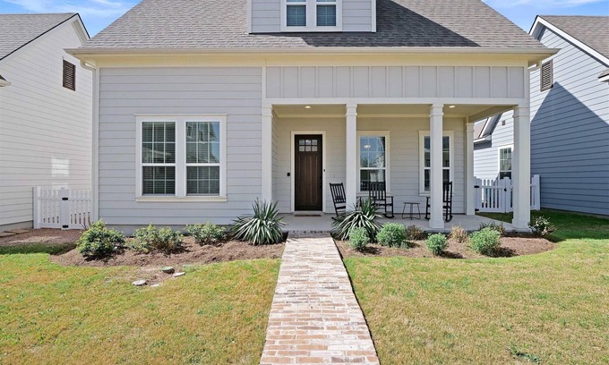 Hays County Casa | Beautiful Modern Farmhouse in the heart of Dripping!