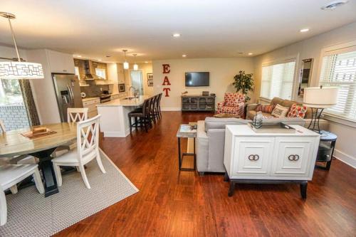 The Old Commons Casa | Beautiful, Modern Getaway in Historic Downtown Beaufort