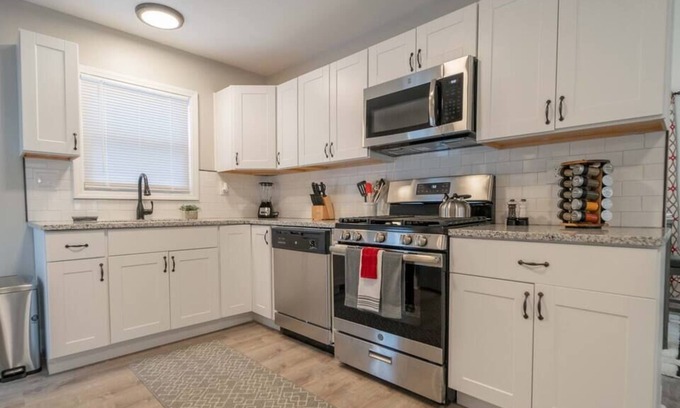 Hobart Casa | Beautiful Modern Home with Space to Entertain!