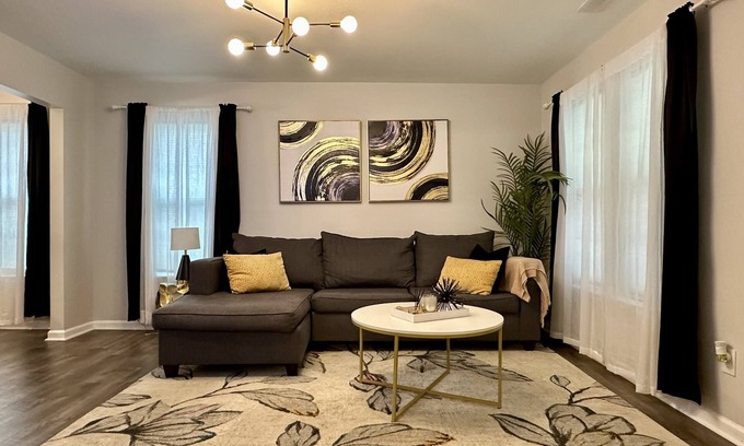 Southeast Raleigh Casa | Beautiful Modern House 5 minutes To Downtown Raleigh