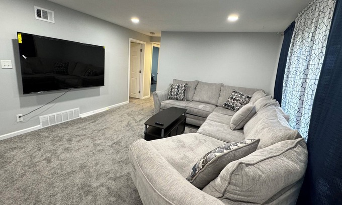 North Buffalo Casa | Beautiful Modern Ranch Near UB & Niagara Falls