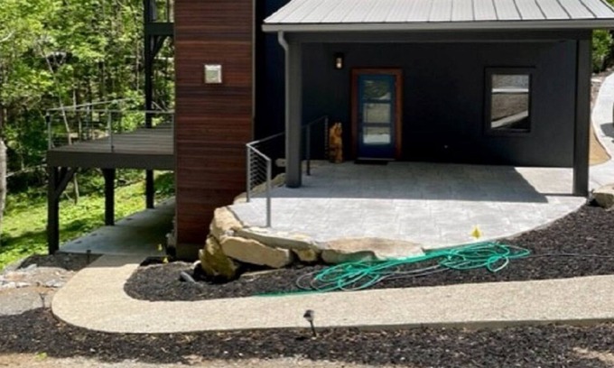 Laurel Park Casa | Beautiful Modern Mountain Home, Amazing Views, new construction