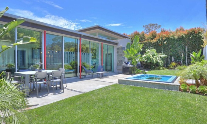 West Mesa Casa | Beautiful Modern Home Steps From Beach