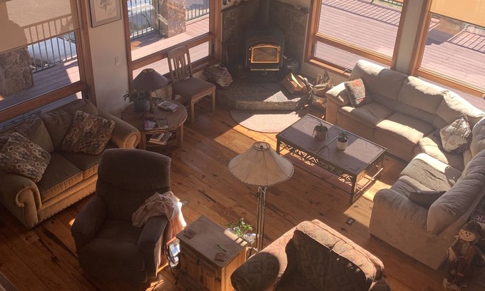Springerville Otro | Beautiful mountain getaway with hot tub and game room.