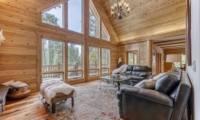 Whitehawk Casa | Beautiful mountain log home located near world famous hiking, skiing and golfing