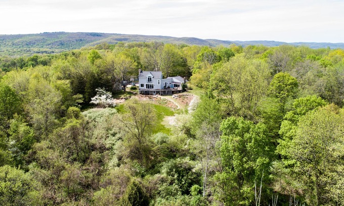 Town of Dover Casa | Beautiful mountaintop getaway for peace and quiet