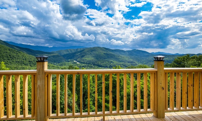 Newport Cabina | Beautiful Mountain View log cabin