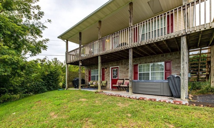Kodak Apartamento | Beautiful Mountain View Place w Exclusive Hot Tub