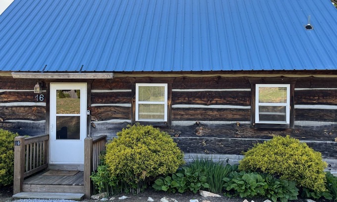 Vesta Cabina | Beautiful Mountain View Cabin near BRPW, Floyd VA, and Wineries!