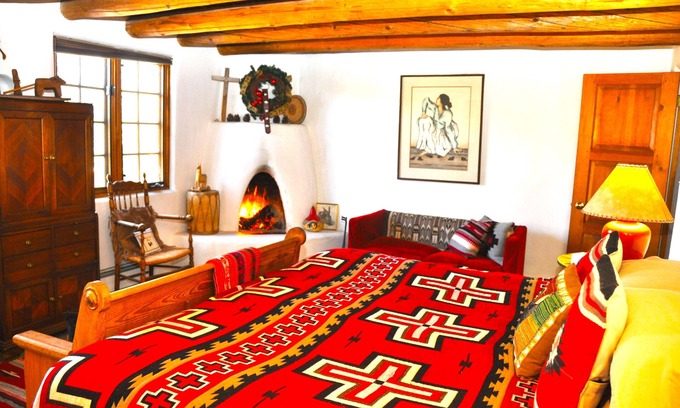 Tesuque Cabaña | Hermosas vistas a la montaña, techos con vigas, 2 chimeneas