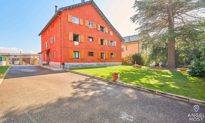 Puigcerda Apartamento | Beautiful Mountainside Stay w/Kitchen in Puigcerdà