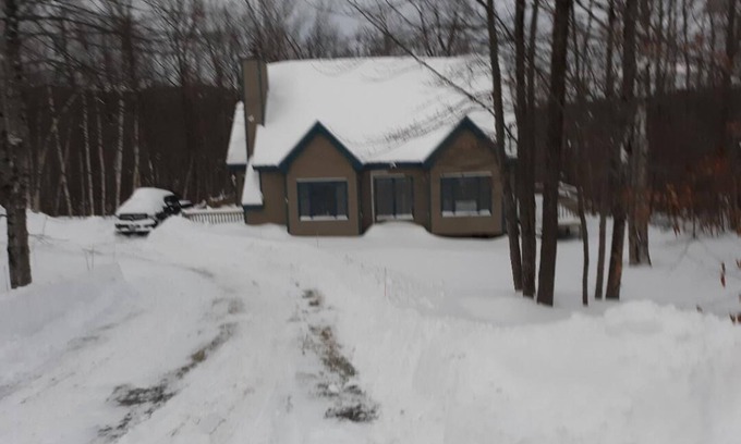 West Dover Cabina | Beautiful Mt area with beautiful scenic views; 6 miles to Mount Snow Ski Resort.