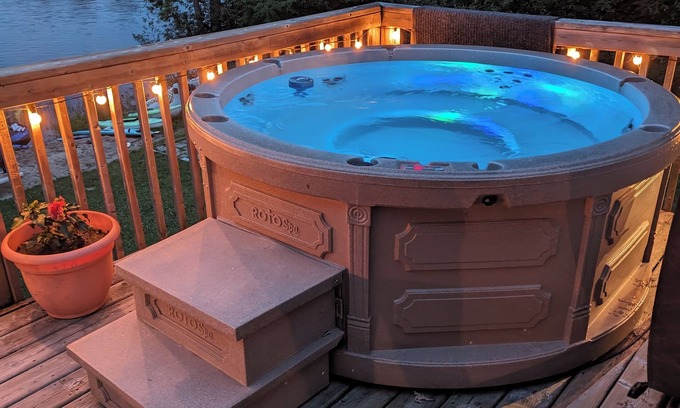 Bala Cabaña | Beautiful Muskoka Cottage. Hot tub. Privacy. Stunning Views. Sandy Beach.