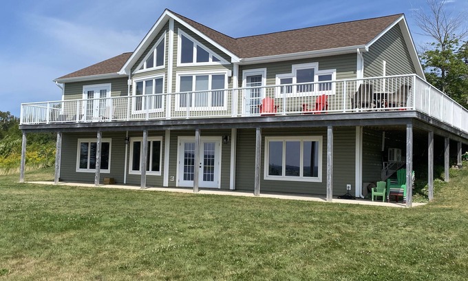 Tracadie Casa | Hermosa casa de 5 dormitorios frente al mar con más de 3000 metros cuadrados. Ft de espacio vital!