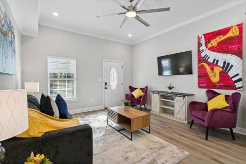 Tulane - Gravier Casa | Beautiful NEW 5BR Home with outdoor seating