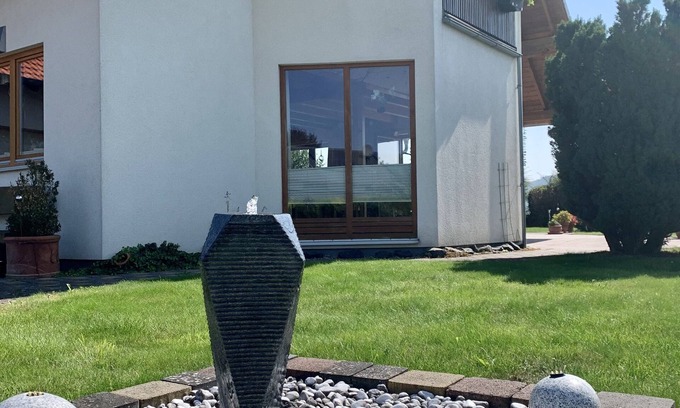 Lauenfoerde Apartamento | Hermoso y nuevo apartamento en Weserbergland, ubicación tranquila, WiFi para 2-6 personas