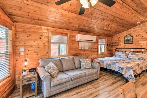 New Bern Apartamento | Beautiful New Bern Studio Cabin with Fire Pit!