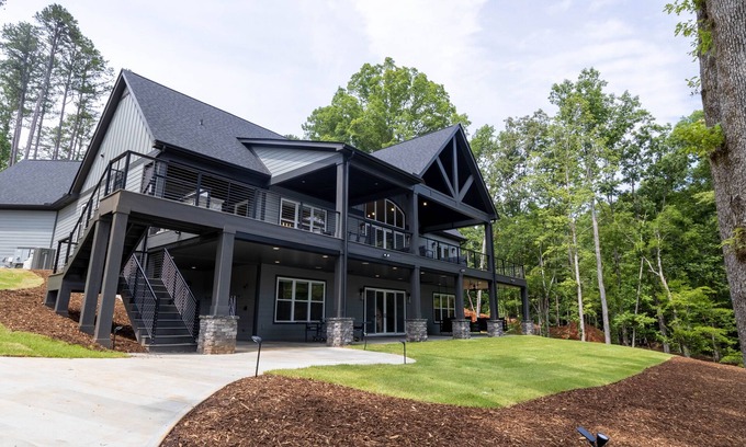 West Union Casa | Beautiful New Construction on Lake Keowee