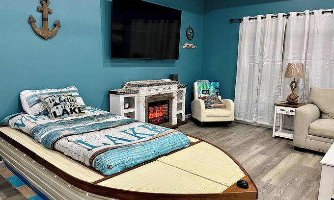 Dandridge Casa | Beautiful new construction lake themed lake house with gameroom and boat bar.
