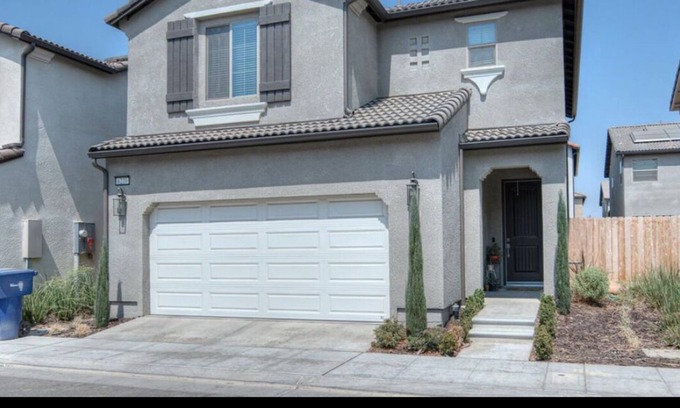 Raisin Casa | Beautiful new home in a safe quiet Neighborhood
