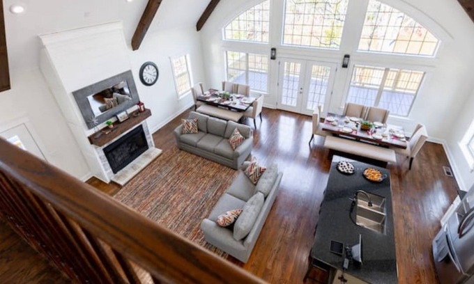 Union Casa | Beautiful, new home in seclulded area located overlooking a 2-acre pond.