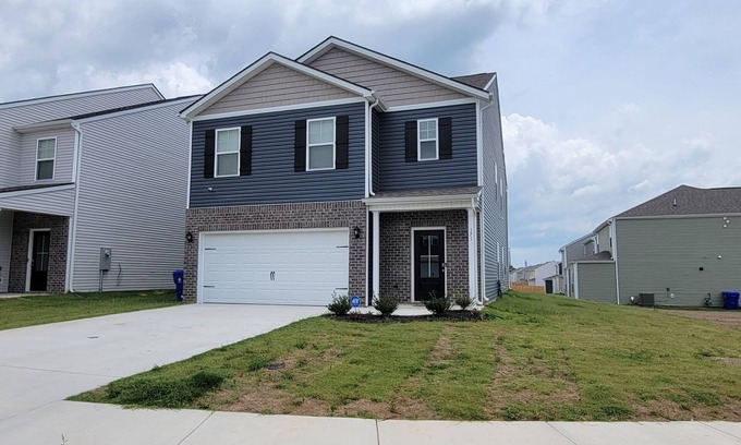 Oak Ridge Casa | Beautiful new home with lake view near hiking trails