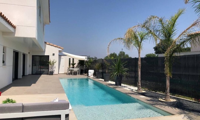 Saussan Casa | Hermosa casa nueva con piscina