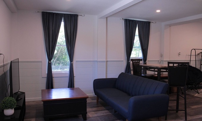 Palisade Acres Apartamento | Beautiful new property, great location.