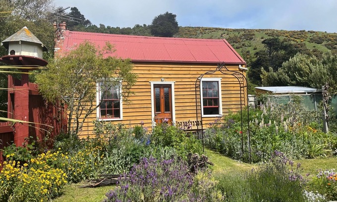 Dunedin Casa | Beautiful newly restored 1860s early settlers cottage